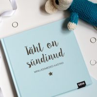Beebiraamat "Täht on sündinud - minu esimesed aastad" (sinine)
