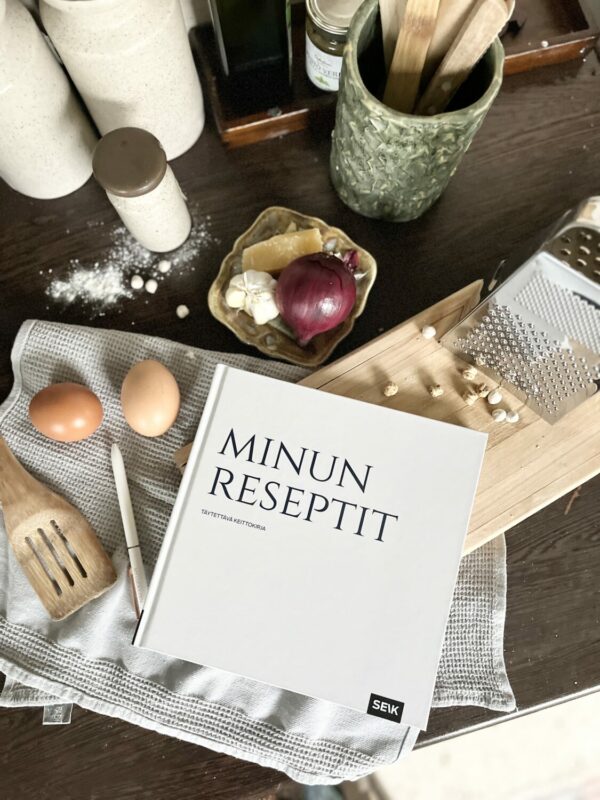 Minun reseptit - täytettävä keittokirja