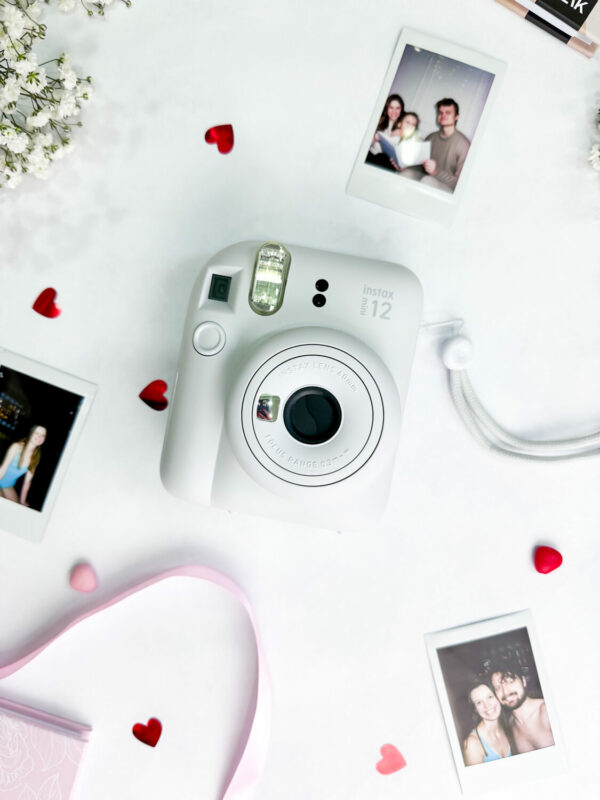 Polaroidni fotoaparat - Instax Mini 12 Fujifilm (bela)