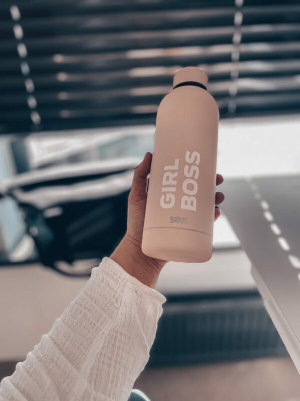 SEIK FĽAŠA NA VODU – Girl Boss 500ML - Image 10