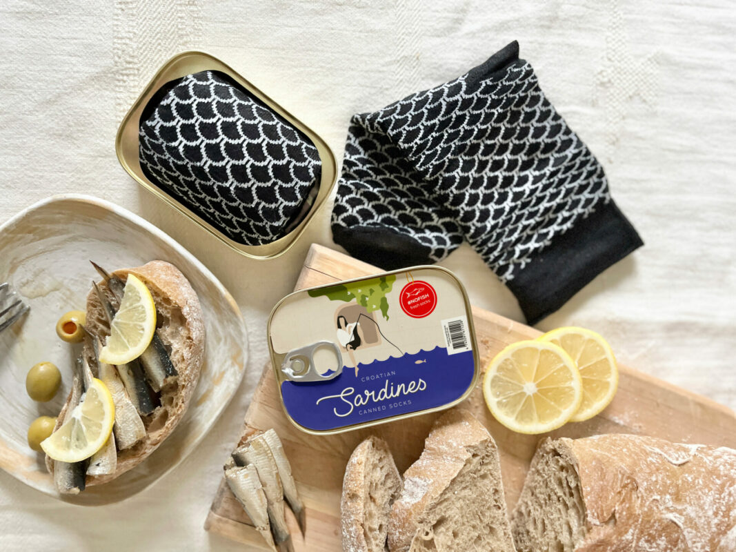 Hrvatske sardine - čarape u konzervi