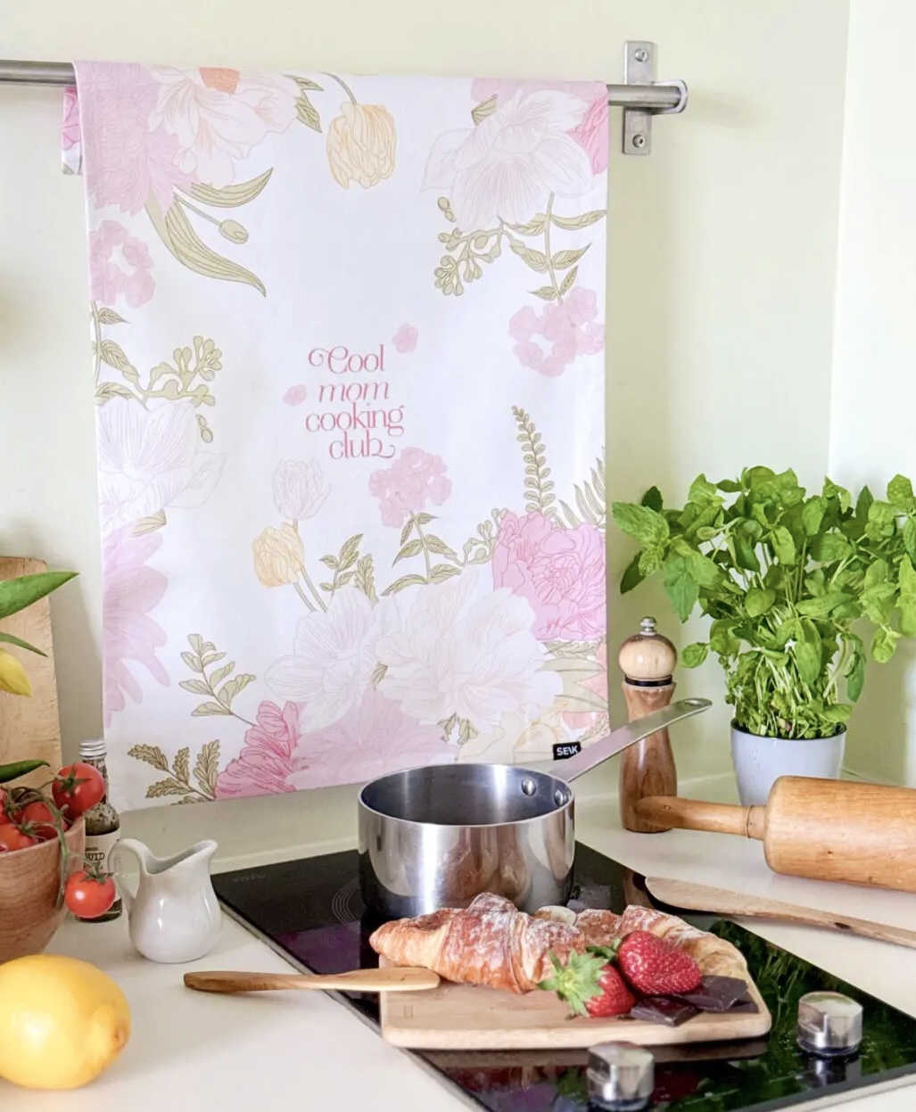tea towel - cool mom cooking club