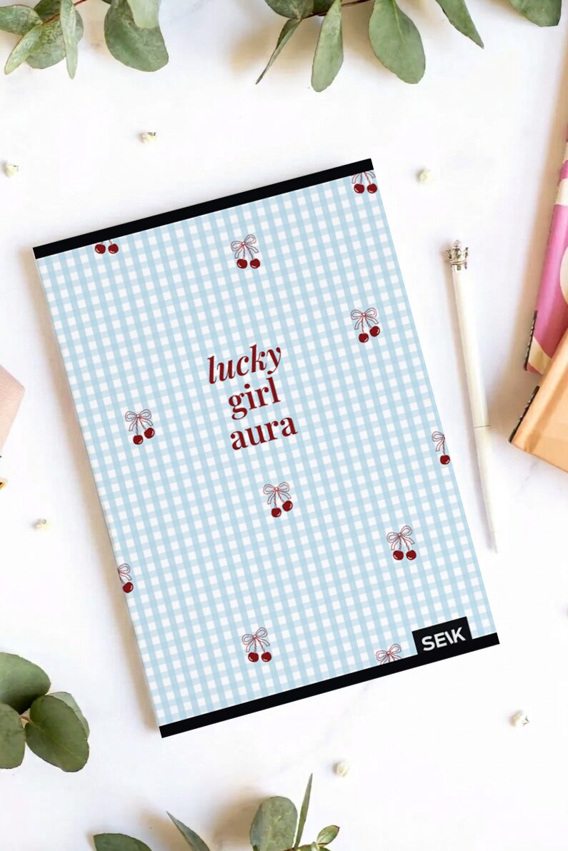 Čtverečkovaný zápisník A5 (36 listů) - lucky girl aura