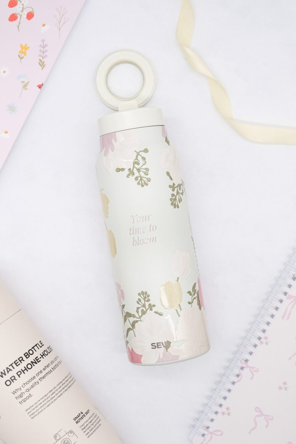 Duālās funkcijas (2-in-1) termopudele ar magnētisko tālruņa turētāju – Laiks uzplaukt (700ml) - Image 2