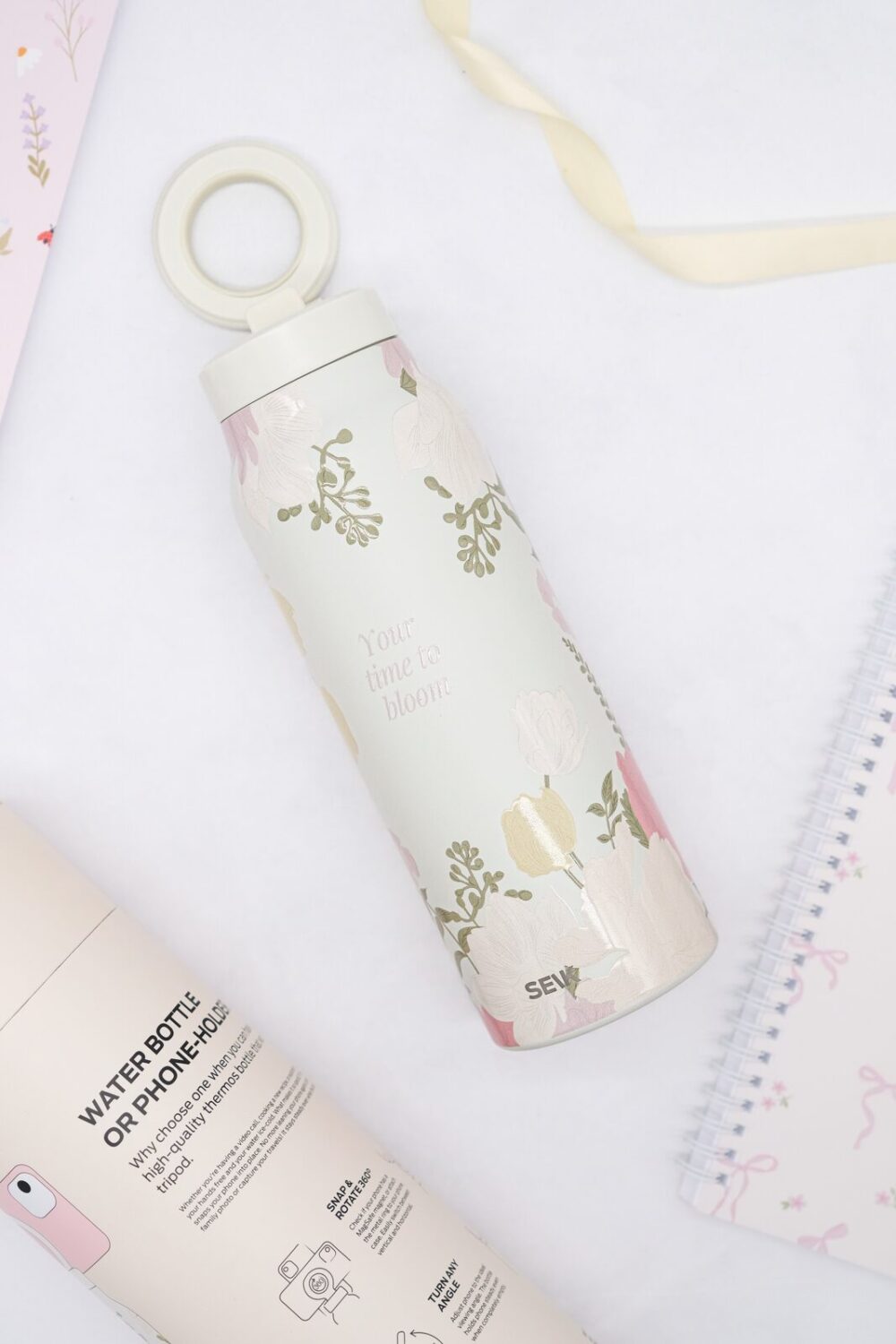 Duālās funkcijas (2-in-1) termopudele ar magnētisko tālruņa turētāju – Laiks uzplaukt (700ml) - Image 3