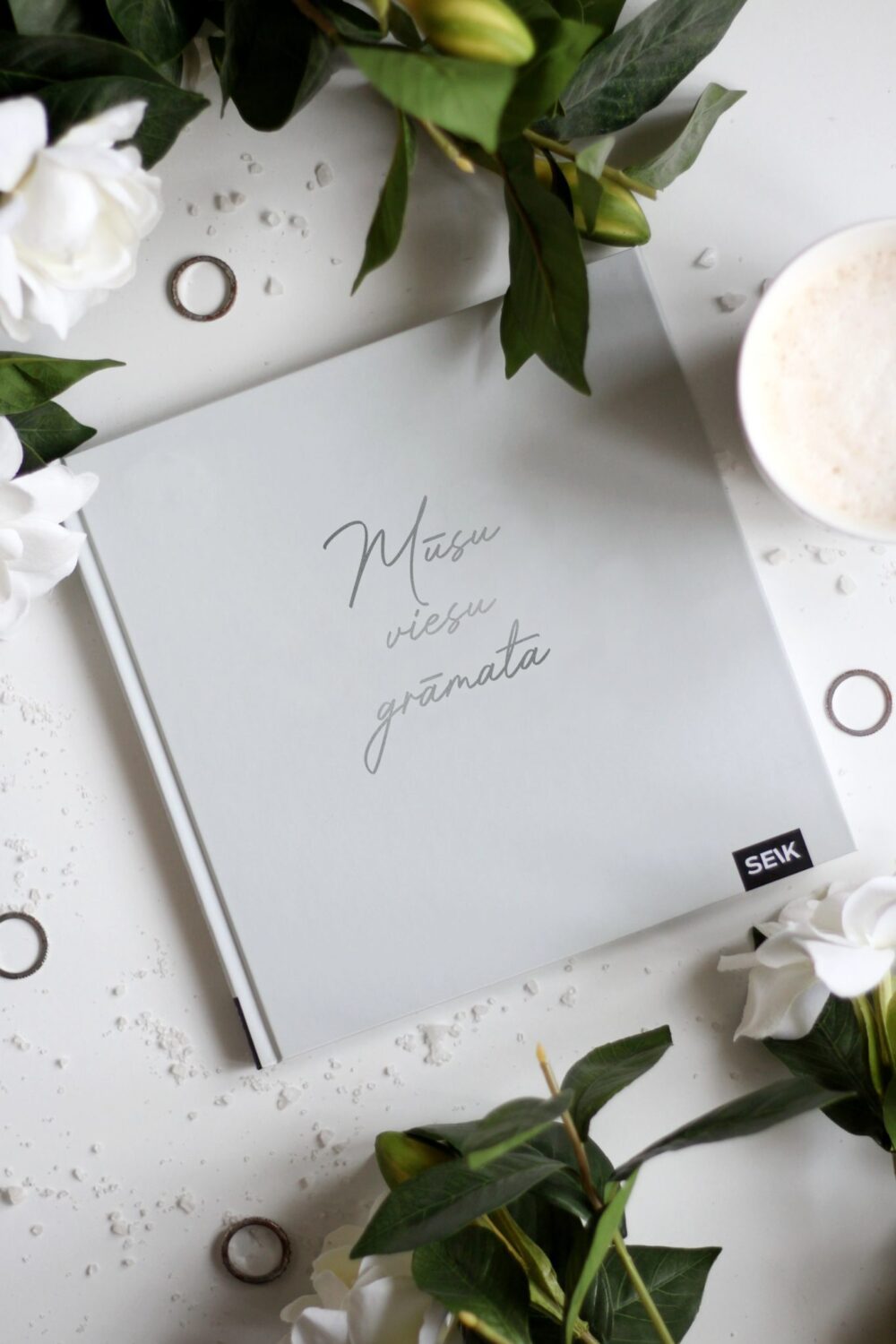 Kāzas ir īpašs notikums. 👰‍♀️🤵 Kāzu viesu grāmata un albums būs daļa no jūsu dienas skaistākajām atmiņām. ❤️ Grāmatas, kas arī pēc vairākiem gadiem ļaus atcerēties cilvēkus un emocijas, kas padarīja šo dienu īpašu.

www.seik.lv

#kāzas #kāzuviesugrāmata #kāzualbums #seiklv